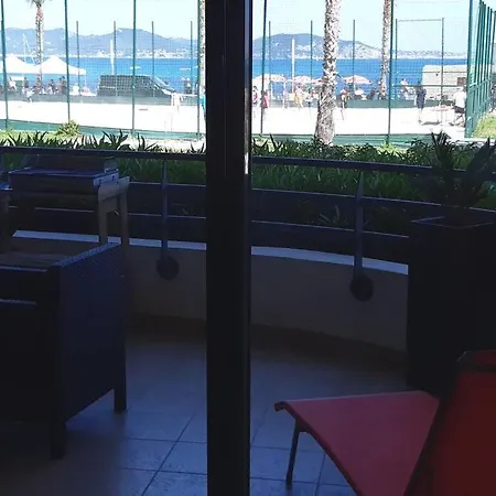 De 25m2 + Terrasse De 14m2+garage Privatif * La Ciotat